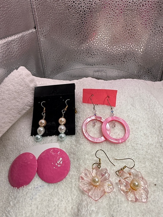 unbranded Jewelry - 4 pairs of fun Pink Floral Pearl & Acrylic Earring Set for Women